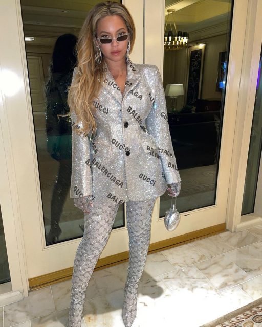 Beyoncé 帶來最閃亮的造型！穿上 Gucci 與 Balenciaga「The Hacker Project」系列的水晶鑲嵌套裝