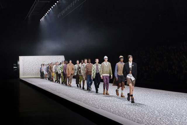 Dior 首個倫敦男裝展，以已故傳奇美國小說家  Jack Kerouac 經典著作《On The Road》為靈感｜Menswear  Fall 2022