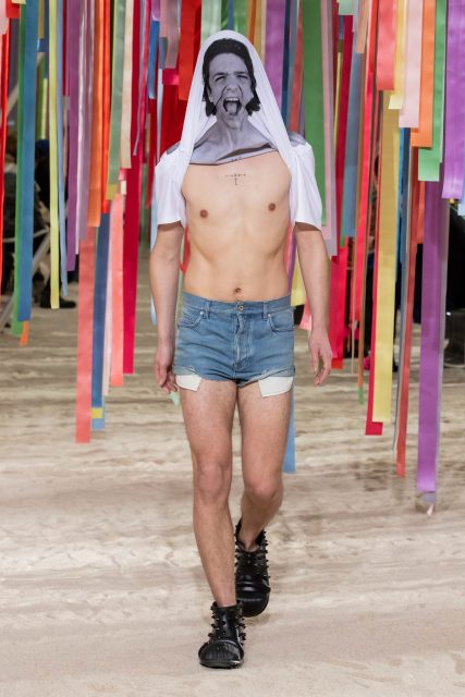 Loewe 流露男士「性感」氣息，以服裝探討何謂「真實」 ｜Fall 2022 Menswear