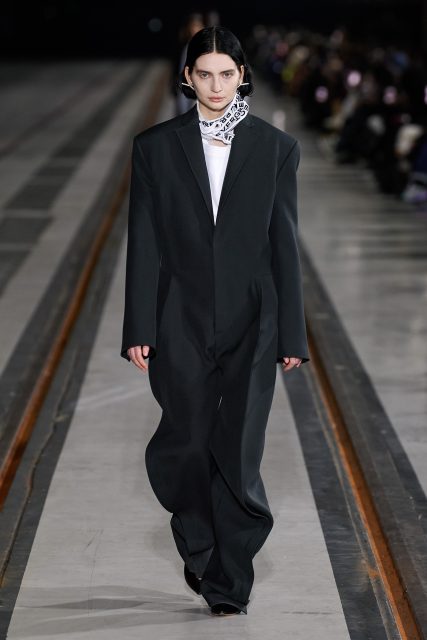 Glenn Martens 向 Jean Paul Gaultier 錯視藝術致敬！暗示出首個客席高級訂製設計線索｜Fall 2022 Menswear