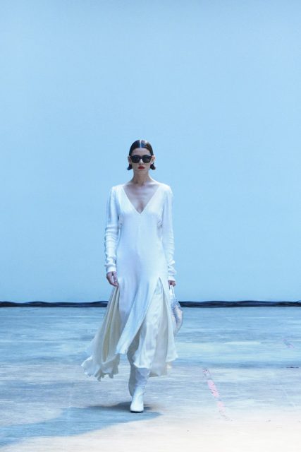 Khaite 展現剛強和溫柔融合的時尚風格，打造都會女性的最佳穿衣指南 ｜ Fall/Winter 2022