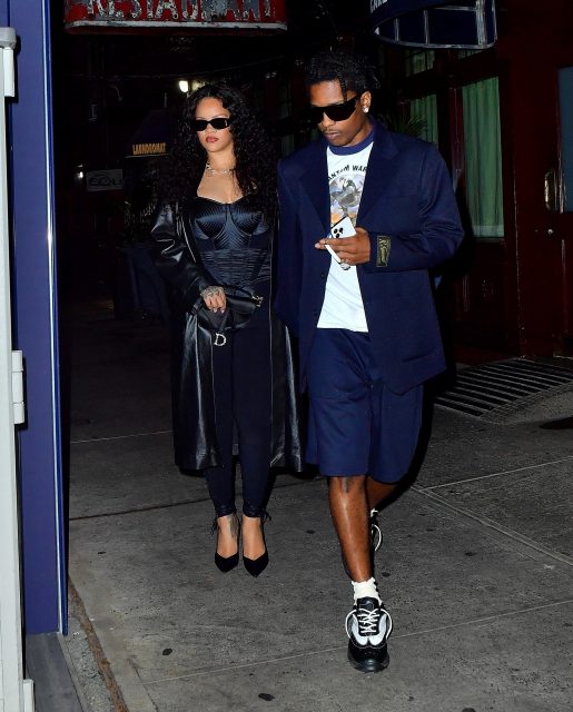 Rihanna 與 A$AP Rocky 新手爸媽鮮少亮相！回顧兩人的最佳情侶穿搭