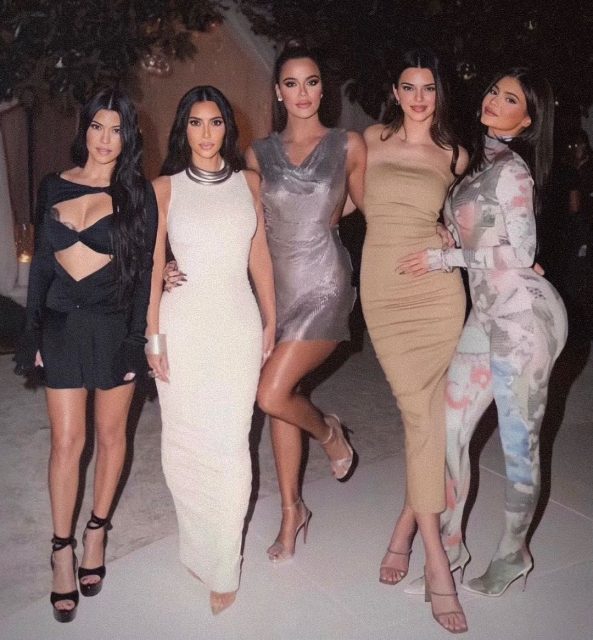 2010年代最具影響力的 Kardashian-Jenner 家族：這些溫馨的家庭時光 才是她們最寶貴的財富！