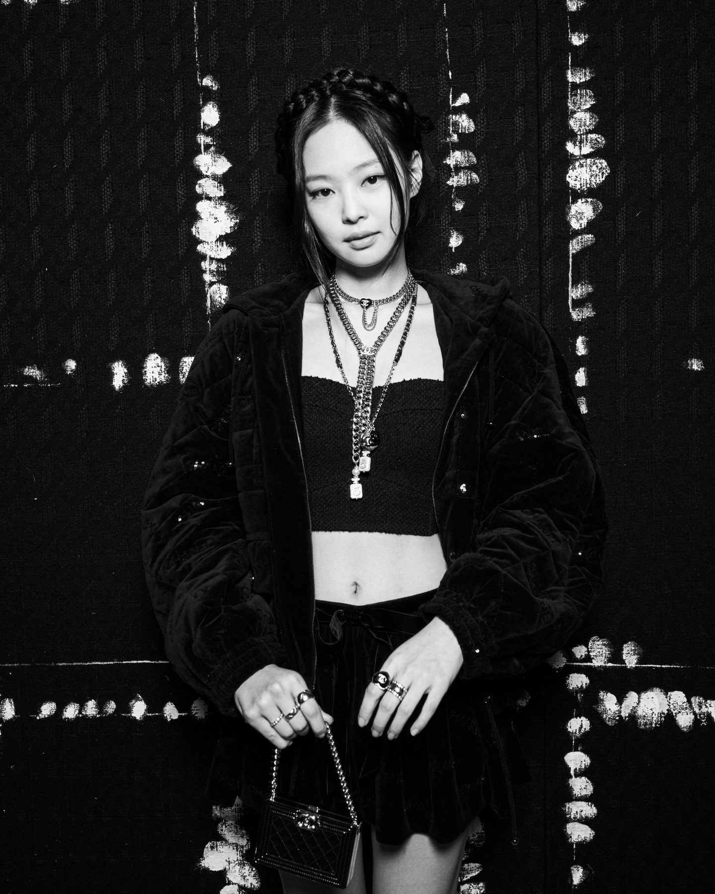 BLACKPINK Jennie Shows Off What's Inside Her Chanel Purse – Billboard
