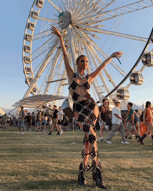 Coachella 2022｜明星參加音樂節都是怎麼穿？最吸睛的性感波西米亞風格=比堅尼式+透視！