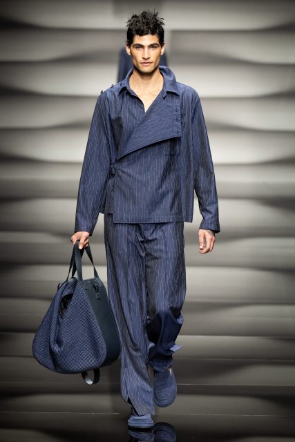 Emporio Armani 以豐富的設計演繹品牌對於夏日的定義 | Spring 2023 Menswear