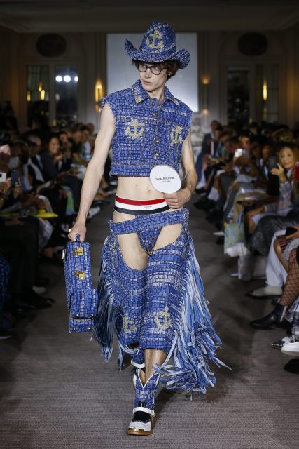 Thom Browne 丁字褲外露現新式性感，Chanel 花呢製造商打造系列向高訂致敬｜Spring 2023 Menswear