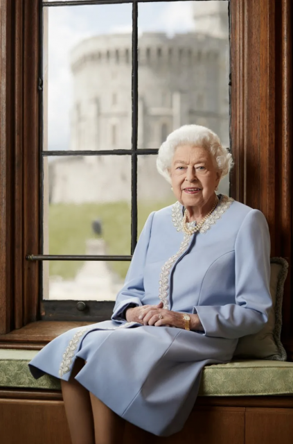 慶70周年白金禧紀念：白金漢宮發佈英女王官方白金禧年肖像照