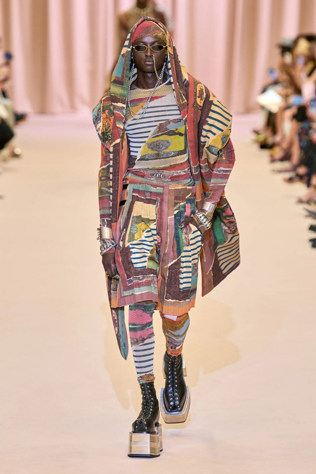 Show Hong Jean - Paul Vogue Pays Kong Homage Gaultier\'s to the Autumn 2022 Designer