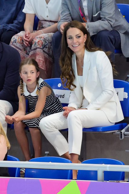 連凱特王妃 Kate Middleton 都在穿！「白背心」 是 2022 年夏季的必備單品