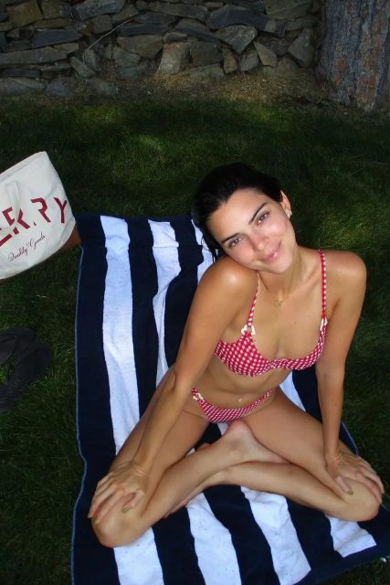 Kendall Jenner 認證的泳衣品牌！來自倫敦的小眾內衣品牌 Fruity Booty