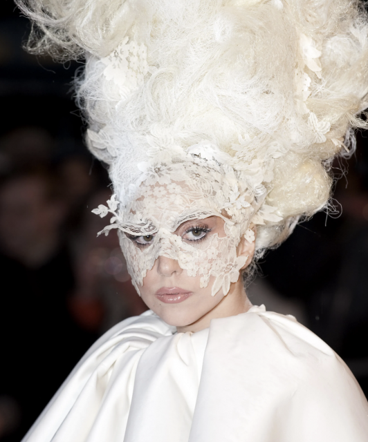 誰說Lady Gaga不能當Harley Quinn？12個美容造型比「小丑女」更瘋狂華麗！