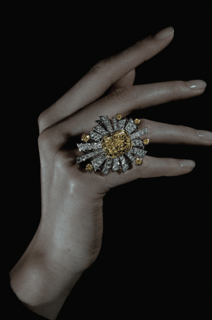 Chanel 頂級珠寶系列以 “1932” 為名致敬經典，締造顛覆宇宙奇觀之作