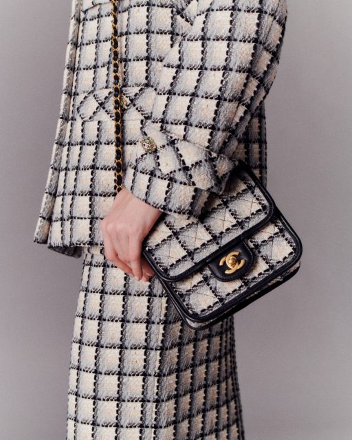 2022 秋冬手袋情報｜盤點人氣話題款式：Chanel Tweed 手袋、Prada Symbole 雙層三角袋、Dior Essential 手袋及韓韶禧同款 Balenciaga Crush！