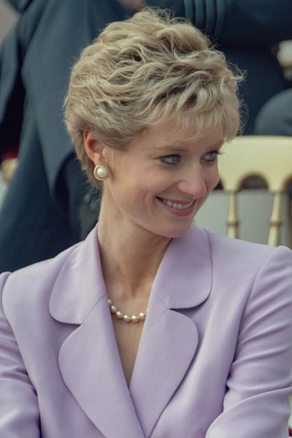 Netflix《The Crown 王冠》服裝組分享還原戴妃珠寶過程：「 戴安娜王妃的珠寶，是她日益獨立的象徵。」