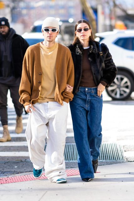 情侶裝最強參考：從 Justin Bieber 和 Hailey Bieber 的冬日造型，學會以舒適又時尚的單品打造 couple 造型！