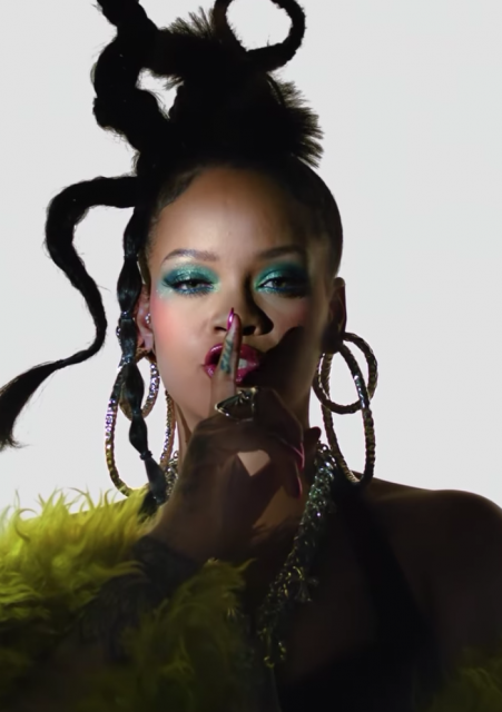 天后 Rihanna 驚喜公佈新影片為 Super Bowl 表演預熱！霸氣回歸用昔日金曲訴說幼時夢想