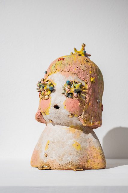 奈良美智也曾收藏！專訪日本當代陶藝家 Aico Tsumori：「希望將9歲女兒的繪畫珍藏，所以將其做成陶藝作品」