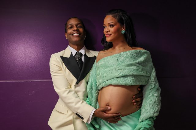 回看 Rihanna 時尚「孕婦裝」：只有時尚女王才能駕馭這些百變時尚造型