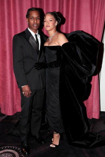 時尚圈另一對最甜蜜明星情侶！盤點 Rihanna 和 A$AP Rocky 迄今為止最令人難忘的約會之夜造型！