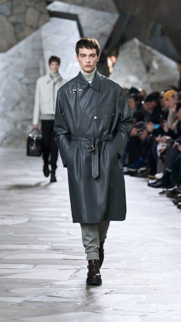 Hermès 為再次啟程的旅行者，創造精緻典雅的混搭魅力｜Fall Winter 2023 Menswear