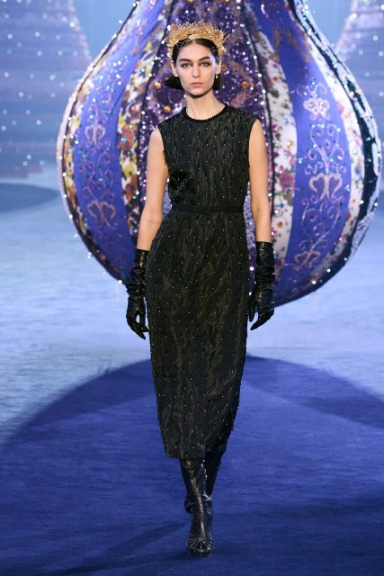 Dior 回顧黃金 50 年代的女性故事，以設計展現堅韌女性形象｜Fall / Winter 2023