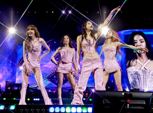韓國女團 BLACKPINK 登上 Coachella 2023 主舞台，時尚舞台服造型充滿亮點！