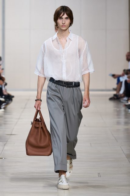 從海邊到都市，Hermès 創造出清涼的現代夏日系列｜Spring 2024 Menswear