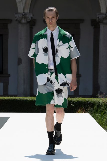 Valentino 回到米蘭舉行時裝展，展現脆弱又不失力量的男士魅力｜Spring/Summer 2024 Menswear