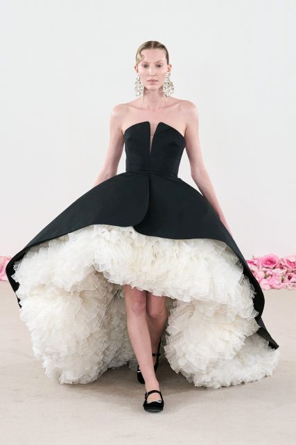 一場名為 Giambattista Valli 的時尚美夢，彰顯高級訂製時裝的永恆魅力｜Fall 2023 Couture