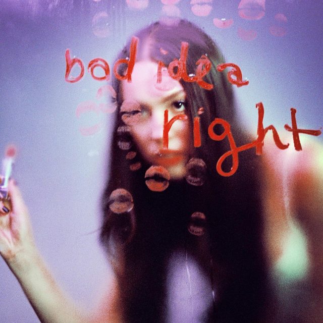 樂壇小天后 Olivia Rodrigo 新專輯第二首單曲《bad idea right?》本週五發行：「和《Vampire》的風格完全不同！」