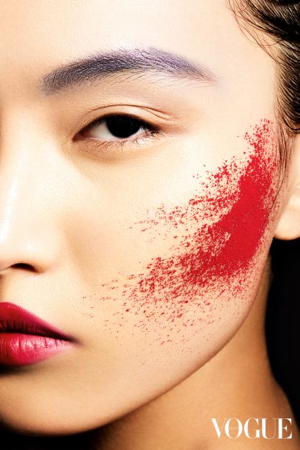 2023秋冬美妝趨勢：紅色成為最流行的美容潮流色調