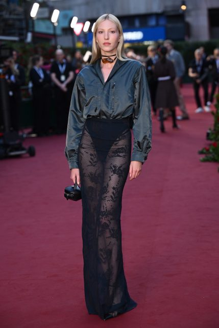 Vogue World: London紅地毯造型｜Winnie Harlow，Sienna Miller助陣，究竟誰能艷壓群芳？