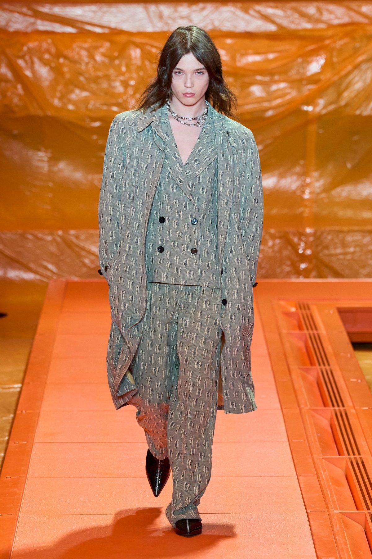 Nicolas Ghesquière travels back to the 19th century for Louis Vuitton SS22  - HIGHXTAR.