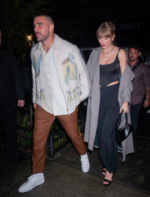 Taylor Swift與新男友Travis Kelce出街必帶的小眾手袋品牌Aupen究竟有什麼來頭？連Kylie Jenner、Hailey Bieber都愛不釋手！