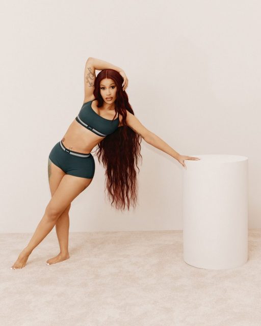 Cardi B為Kim Kardashian主理品牌SKIMS拍攝的廣告大片出爐！