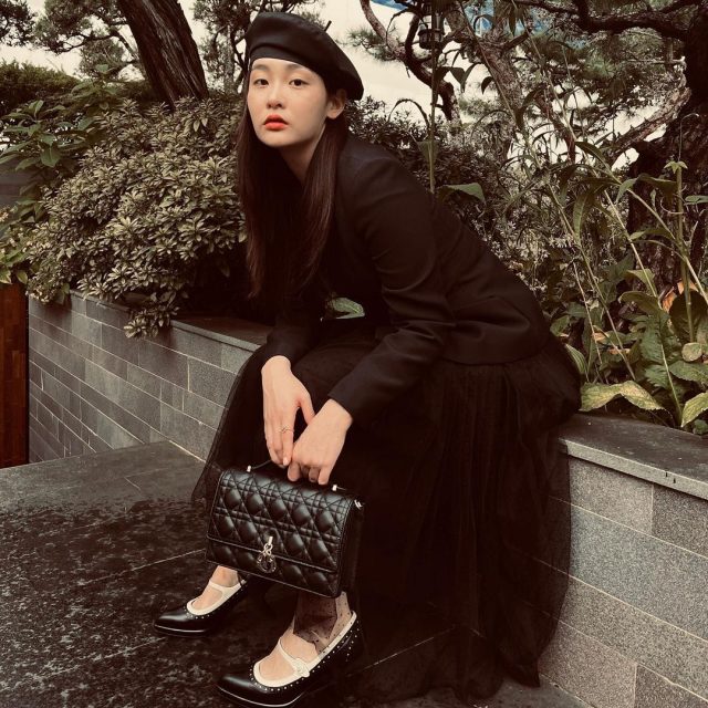 韓國演員金敏荷也愛用 Miss Dior 手袋？參考她演繹的清新文藝風格Dior造型