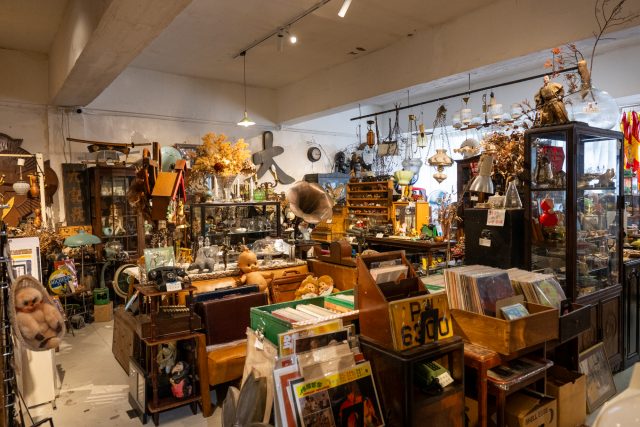 CULT SHOP｜土瓜灣 3000 呎古董選物店「夕拾」，在舊區鬧市中的古物博物館
