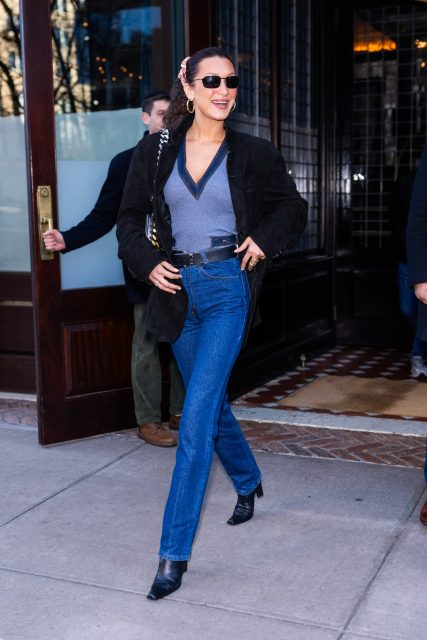 Bella Hadid 正式復工！更帶着 Skinny Jeans 緊身牛仔褲的造型回歸⋯⋯？