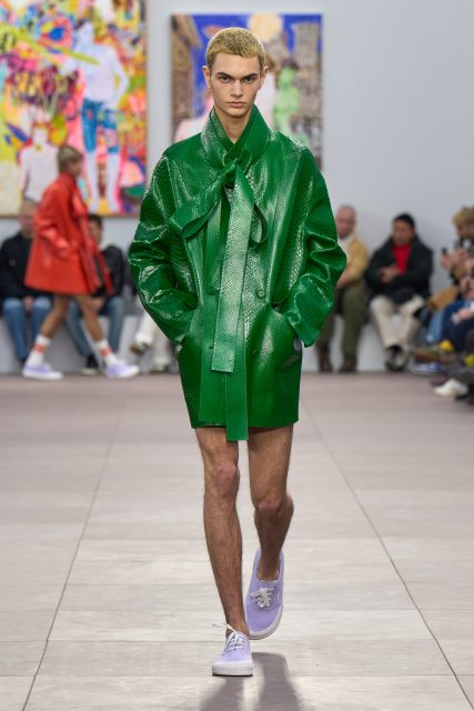 Loewe 2024秋冬男裝系列與美國藝術家Richard Hawkins合作，以拼貼藝術重新詮釋男子氣概｜Fall/Winter 2024 Menswear