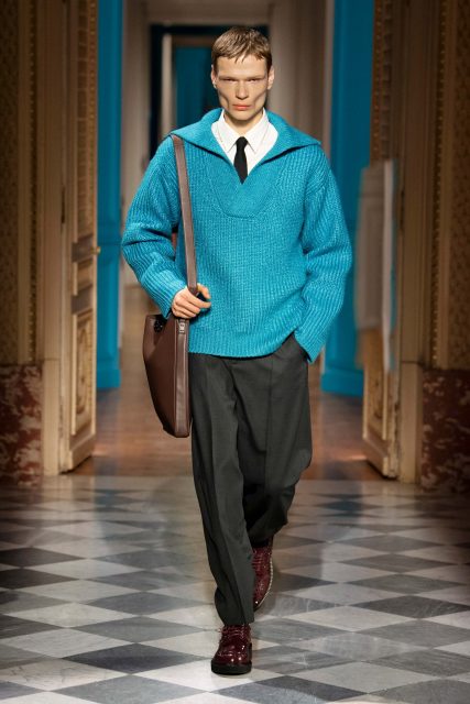 Valentino 重寫「藍色」新定義，賦予男性一種樣新的優雅和溫柔｜Fall / Winter 2024 Menswear